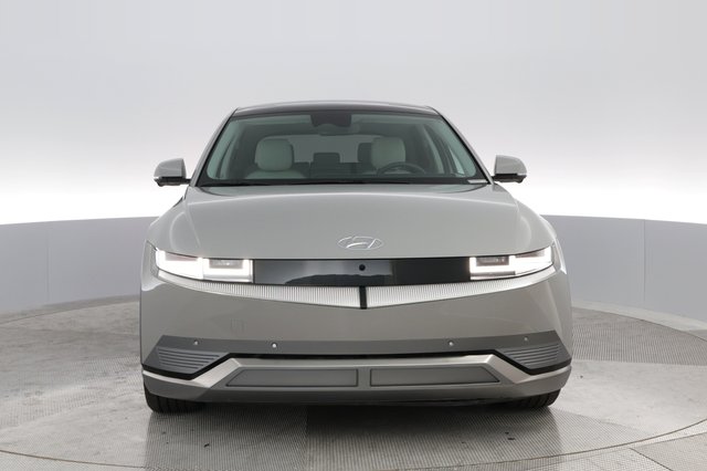 2022 Hyundai IONIQ 5 — photo 7 of 33