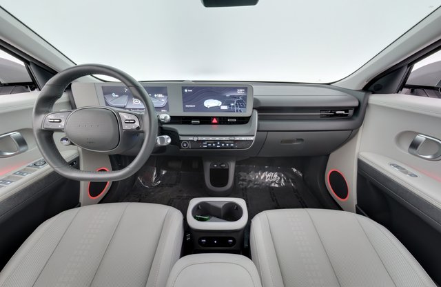 2022 Hyundai IONIQ 5 — photo 18 of 33