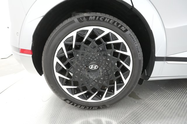2022 Hyundai IONIQ 5 — photo 17 of 33