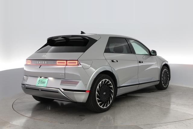 2022 Hyundai IONIQ 5 — photo 2 of 33