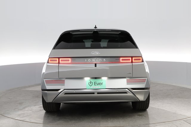 2022 Hyundai IONIQ 5 — photo 11 of 33