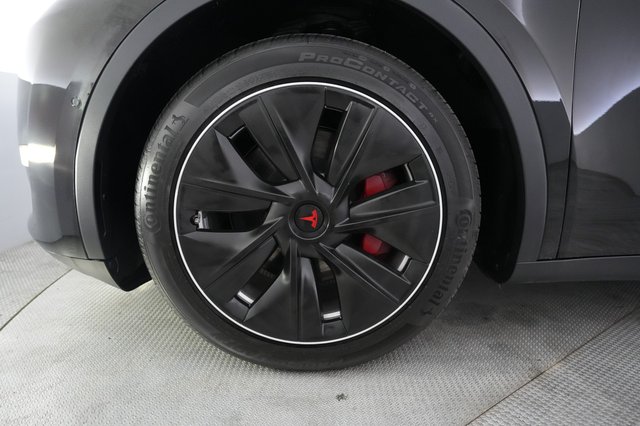 2022 Tesla Model Y — photo 15 of 28