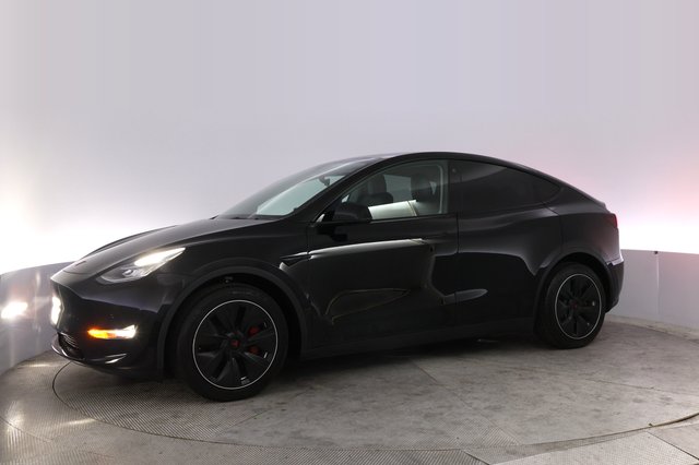 2022 Tesla Model Y — photo 14 of 28