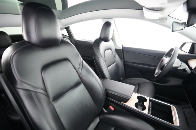 2022 Tesla Model Y — photo 18 of 28
