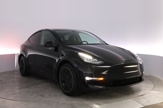 2022 Tesla Model Y — photo 10 of 28