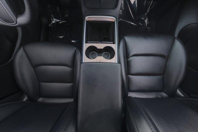 2022 Tesla Model Y — photo 22 of 28