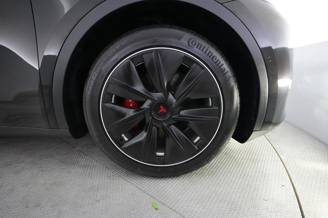 2022 Tesla Model Y — photo 16 of 28