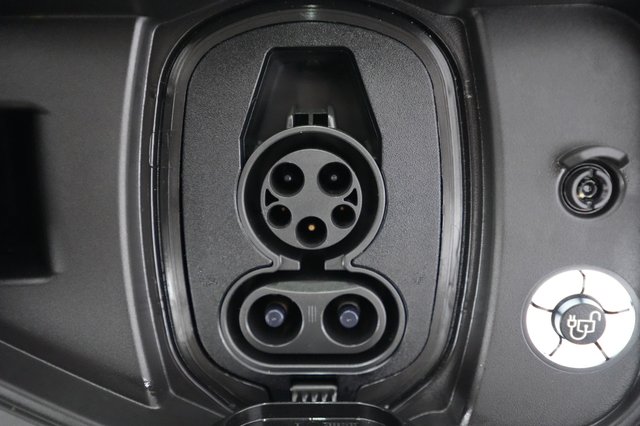 2023 Ford F-150 Lightning — photo 8 of 18