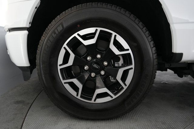 2023 Ford F-150 Lightning — photo 9 of 18