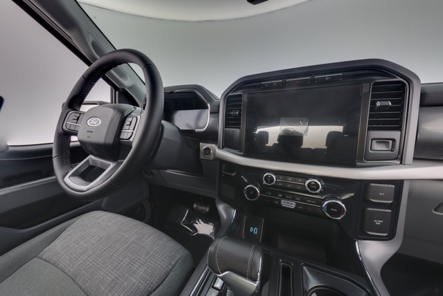 2023 Ford F-150 Lightning — photo 14 of 19