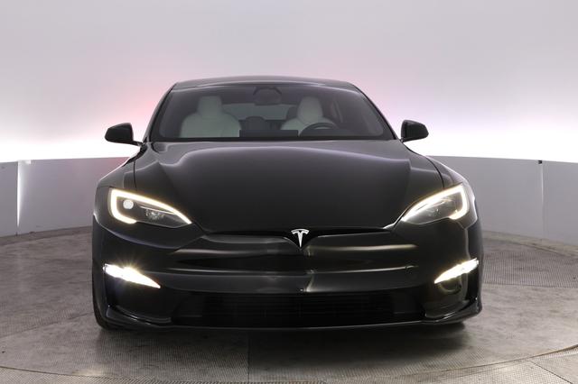 2023 Tesla Model S — photo 9 of 22