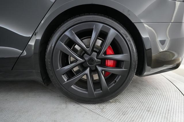 2023 Tesla Model S — photo 7 of 22