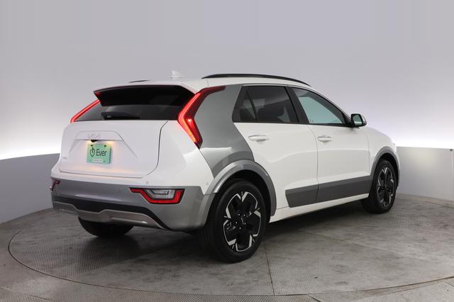 2024 Kia Niro EV — photo 2 of 22