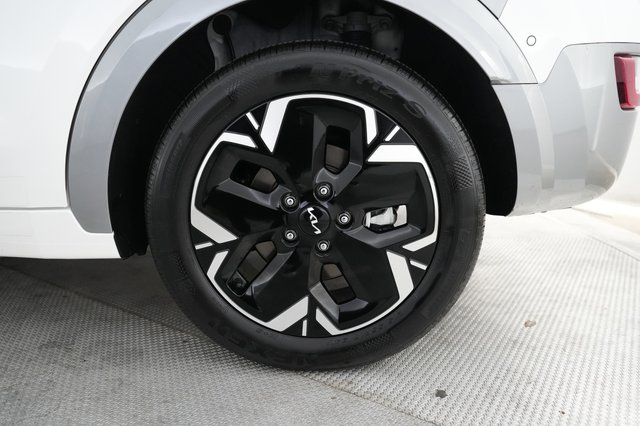 2024 Kia Niro EV — photo 16 of 22