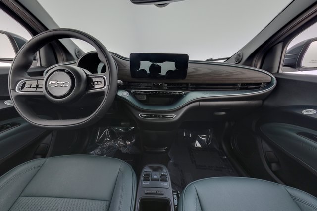 2025 Fiat 500e — photo 21 of 24