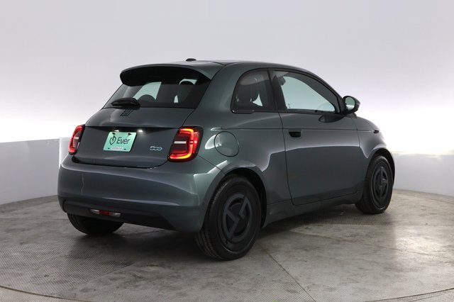 2025 Fiat 500e — photo 2 of 24
