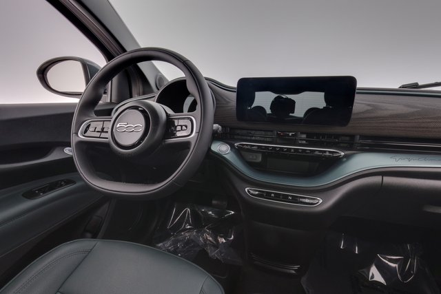 2025 Fiat 500e — photo 20 of 24
