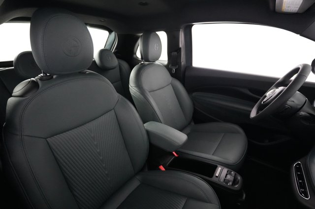 2025 Fiat 500e — photo 18 of 24