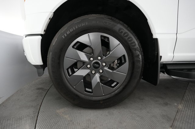 2025 Ford F-150 Lightning — photo 9 of 15