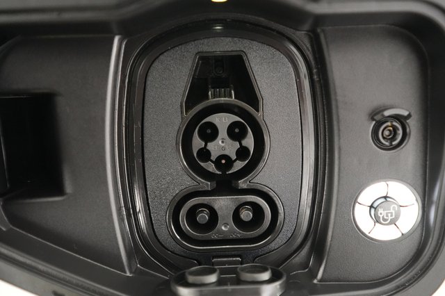 2025 Ford F-150 Lightning — photo 8 of 15