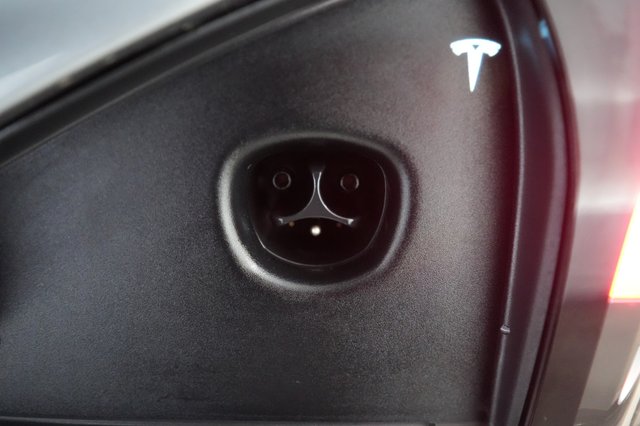 2026 Tesla Model S — photo 8 of 22