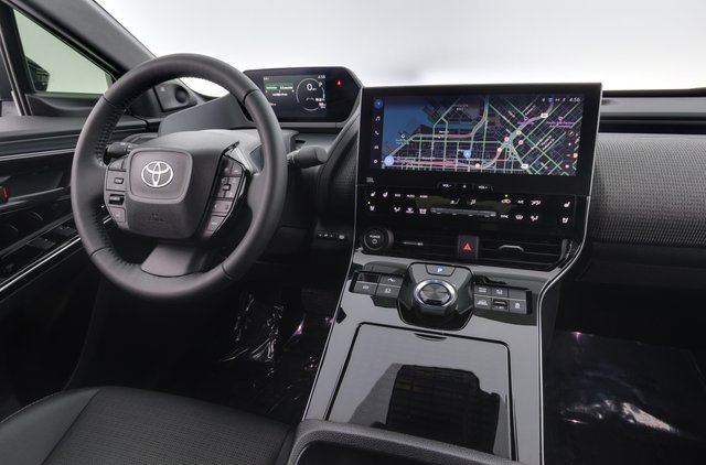 2023 Toyota bZ4X — photo 3 of 37