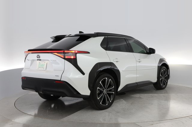 2023 Toyota bZ4X — photo 2 of 37