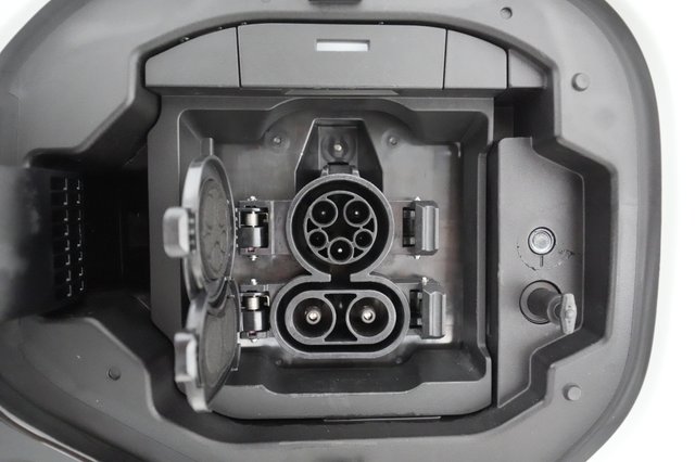 2023 Toyota bZ4X — photo 24 of 37