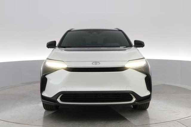 2023 Toyota bZ4X — photo 6 of 37