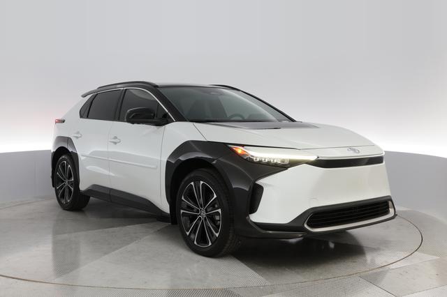 2023 Toyota bZ4X — photo 7 of 37