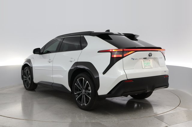 2023 Toyota bZ4X — photo 11 of 37