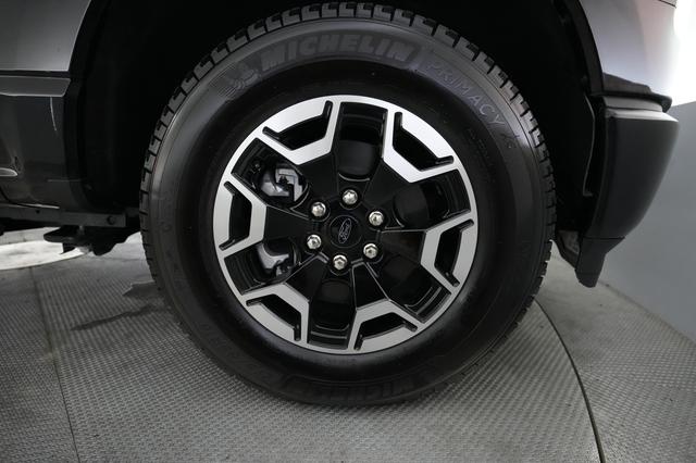 2022 Ford F-150 Lightning — photo 10 of 15