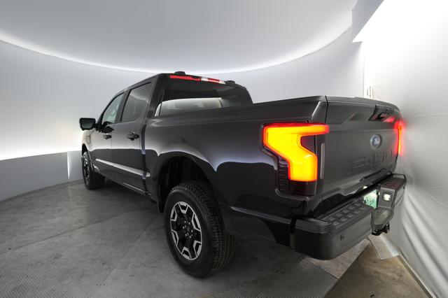 2022 Ford F-150 Lightning — photo 2 of 15