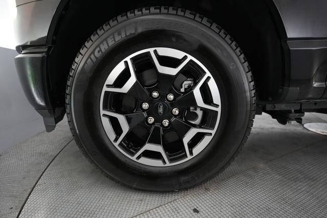 2022 Ford F-150 Lightning — photo 7 of 15