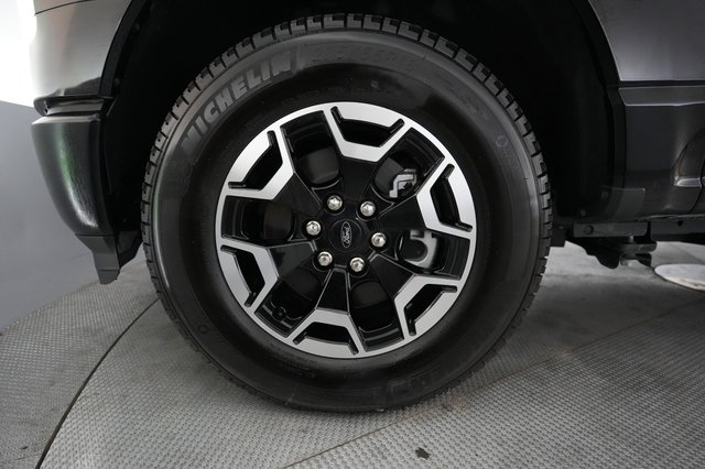 2022 Ford F-150 Lightning — photo 7 of 15