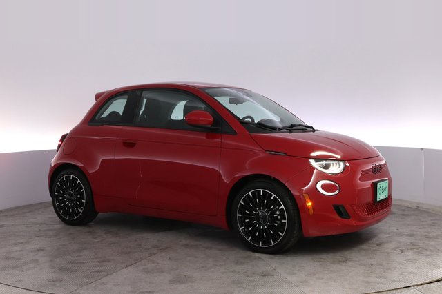2024 Fiat 500e — photo 11 of 23