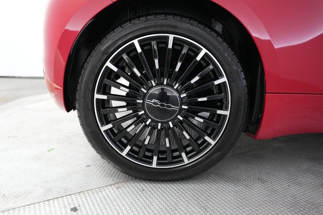 2024 Fiat 500e — photo 17 of 23
