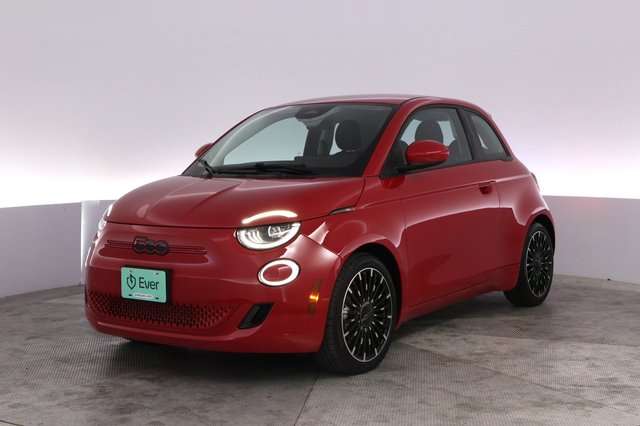 2024 Fiat 500e — VIN ZFAFFAA45RX204496