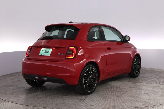 2024 Fiat 500e — photo 2 of 23