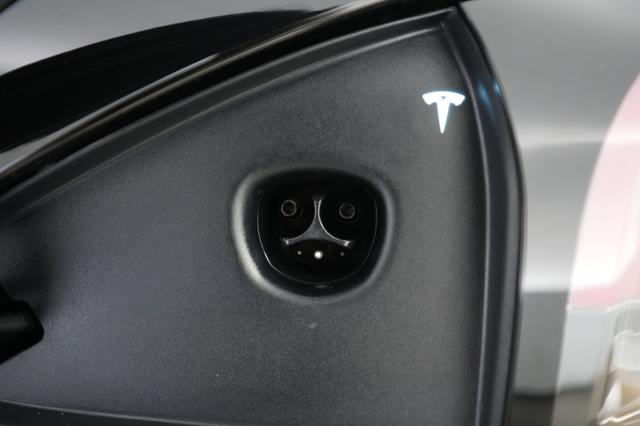 2026 Tesla Model S — photo 8 of 21