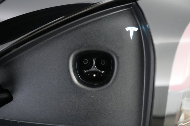 2026 Tesla Model S — photo 8 of 21