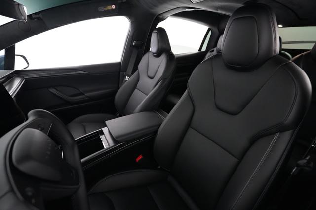 2026 Tesla Model X — photo 3 of 23