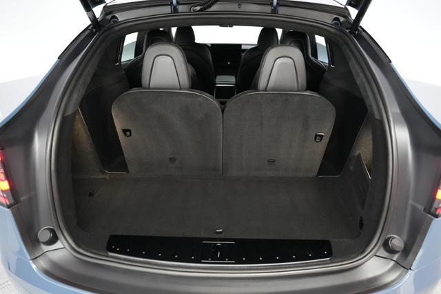 2026 Tesla Model X — photo 6 of 23
