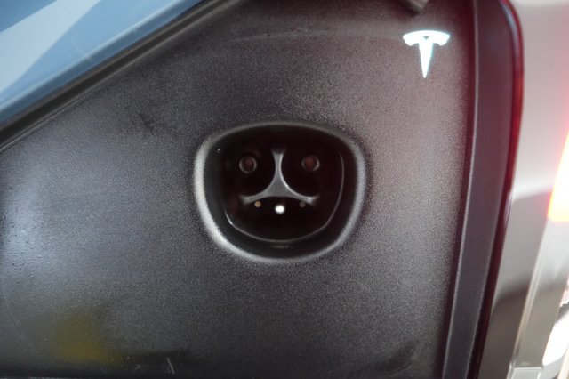 2026 Tesla Model X — photo 8 of 23