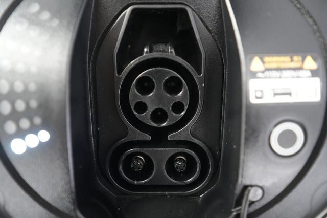 2023 Genesis GV60 — photo 8 of 25