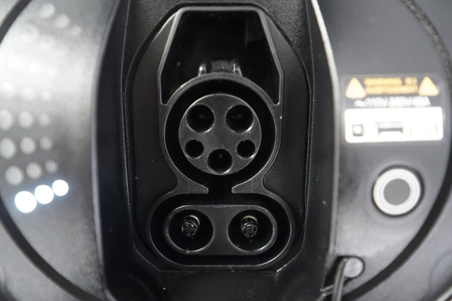 2023 Genesis GV60 — photo 8 of 25