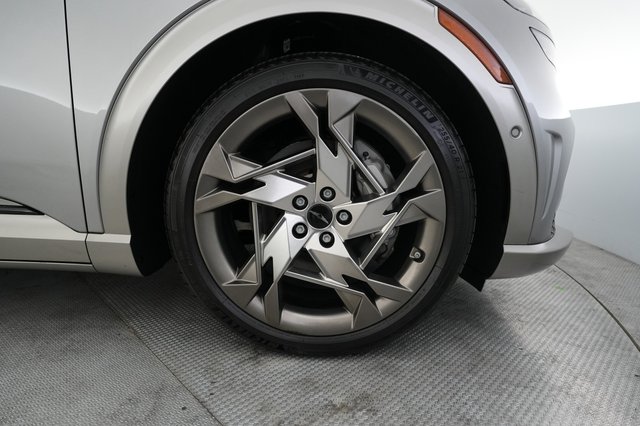 2023 Genesis GV60 — photo 16 of 25