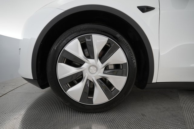 2023 Tesla Model Y — photo 17 of 24
