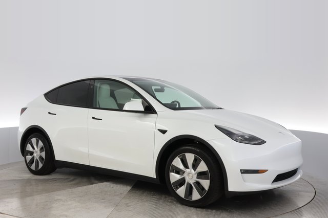 2023 Tesla Model Y — photo 11 of 24