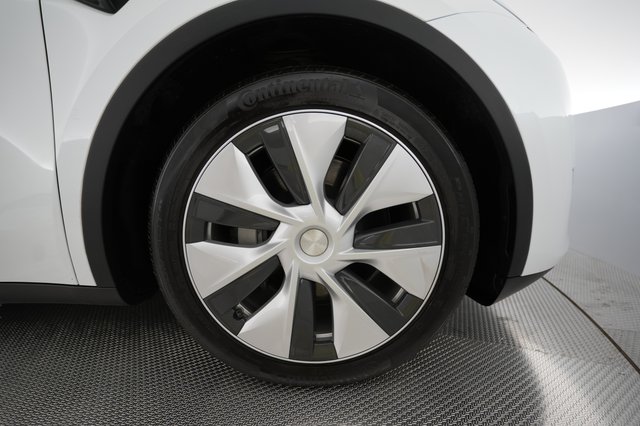 2023 Tesla Model Y — photo 15 of 24